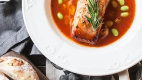 Простые рецепты с продукцией пчеловодства и бобами