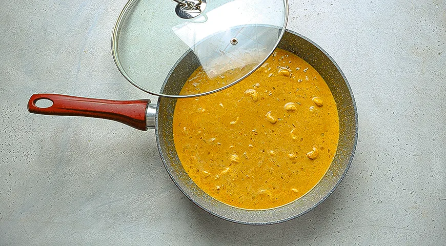 Кокосовое карри с гречкой и кешью