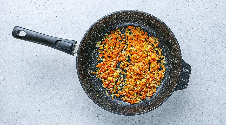 Запеканка с мясным рагу и полентой