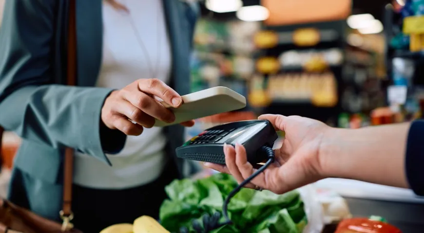 Покупки с помощью карты быстрее, чем за наличные