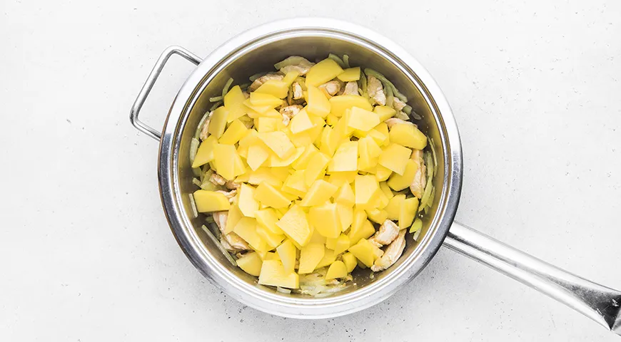 Азу из курицы с солеными огурцами