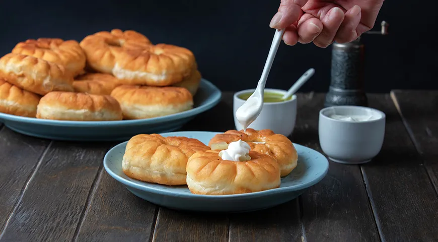 Перемячи хорошо сочетаются со сметанным соусом