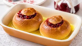 Булочки с джемом в яичном соусе
