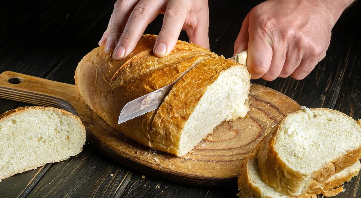 Почему хлеб становится липким, чем это опасно, как его защитить от картофельной палочки