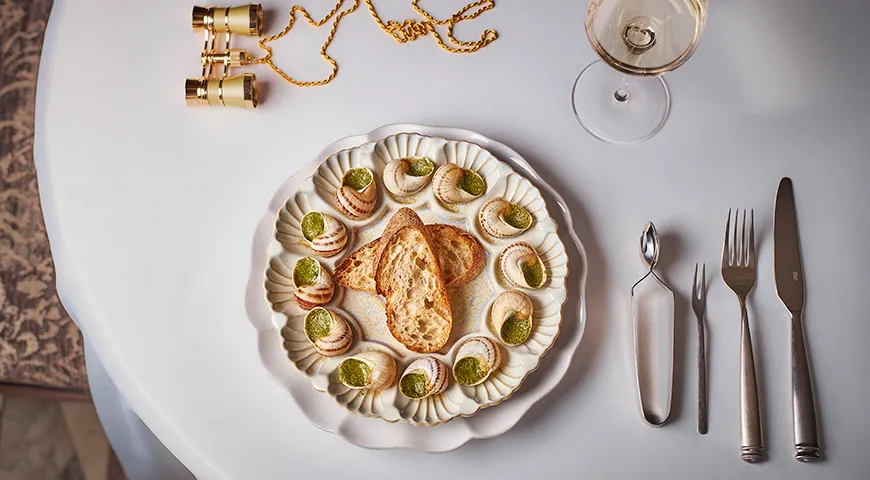 Улитки с мягким сыром и ореховым маслом в ресторане «Анна»