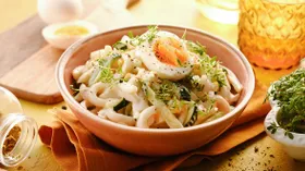 Салат с кальмарами, огурцом и яйцом