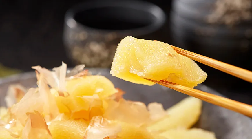 Рекомендуемая суточная норма потребления соленой сельдевой икры для взрослых составляет 20 - 30 граммов