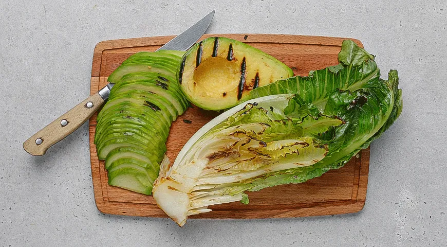 Стейк из индейки с салатом и голубым сыром