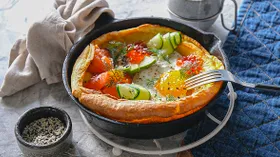 Голландский блин в духовке с копченым лососем