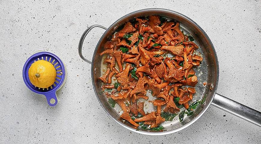 Паста с лисичками