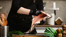 Как разделать форель для засолки, стейков и ухи: понятные шаги и советы шефов