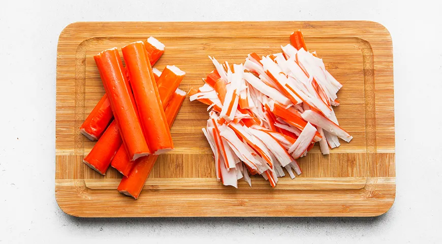 Салат «Красное море» с плавленым сыром и чесноком