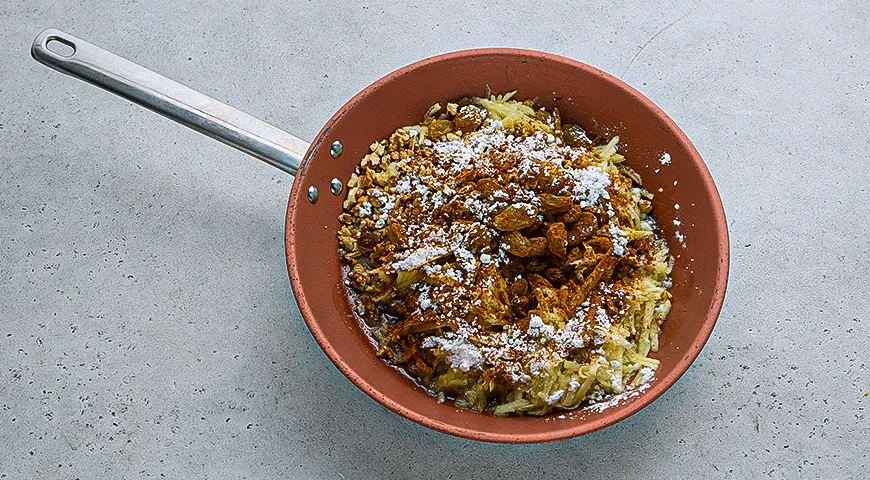 Яблочные мини-штрудели с мороженым