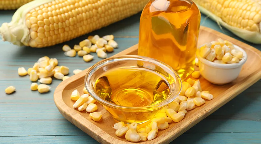 Кукурузное масло и початки кукурузы