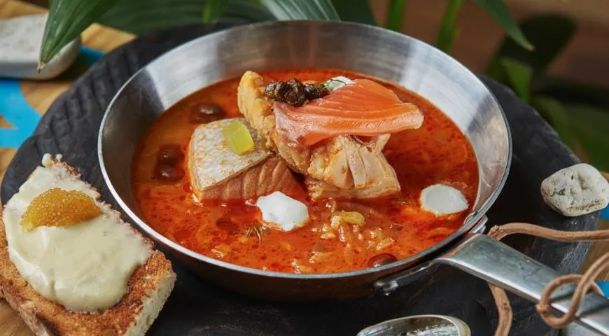 Невероятная рыбная солянка с соленой форелью 