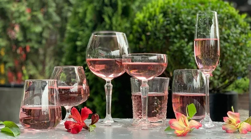 Розовое вино может быть в разных стилях