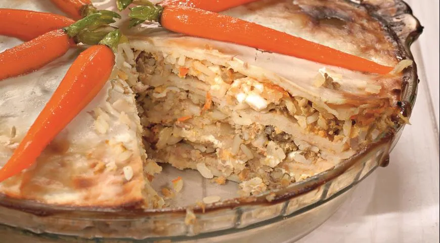 Блинчатый пирог с мясом и яйцами