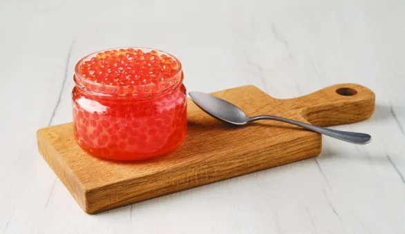 Не терять бдительность перед Новым годом: в Роспотребнадзоре посоветовали не брать икру с одной добавкой