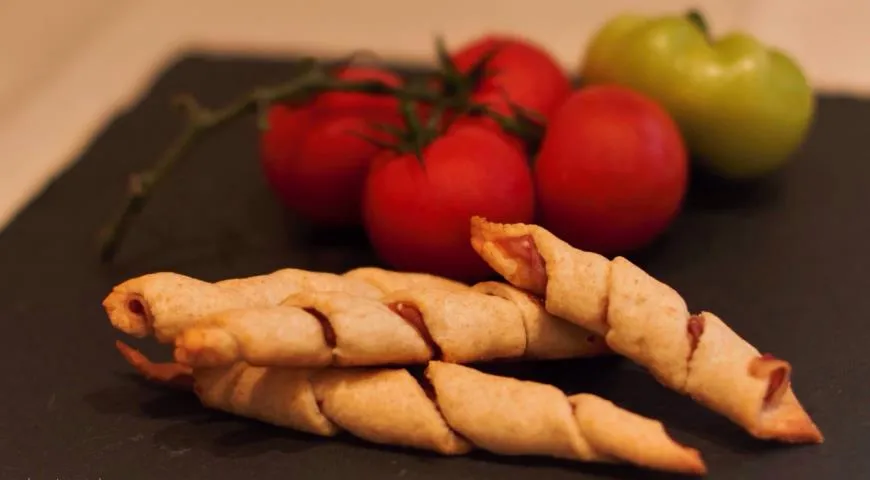 Печенье с начинкой из сыровяленого мяса.