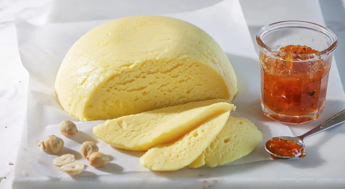 Рецепт сыра из коровьего молока и мягкого творога