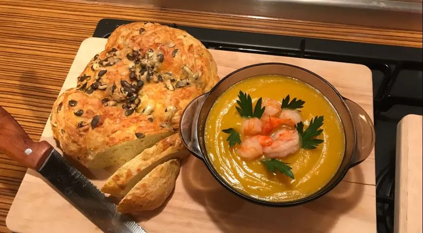 Тыквенный суп с тигровыми креветками