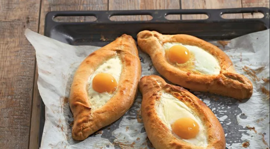 Классическое хачапури по-аджарски