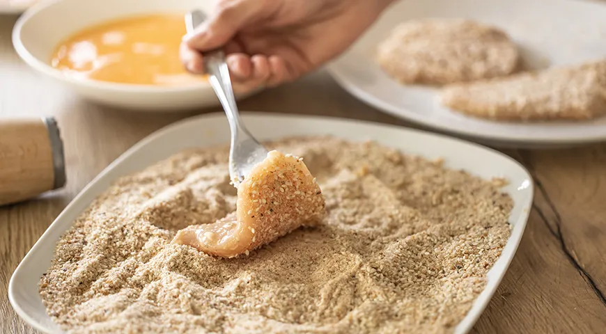 Панировка защищает поверхность мяса от пересыхания