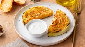 Стейк из капусты на сковороде