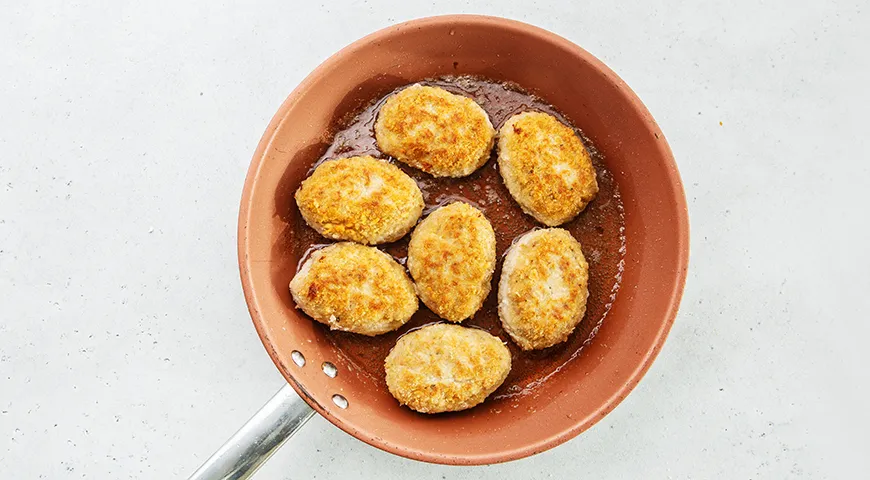 Котлеты свиные, жаренные в панировочных сухарях