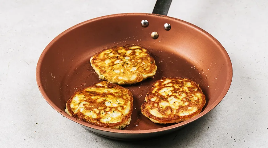 Капустные оладьи на кефире