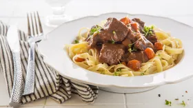 Гуляш из говядины как в советской столовой