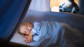 Сон без проблем: 4 эффективных способа для быстрого засыпания малышей в Новый год