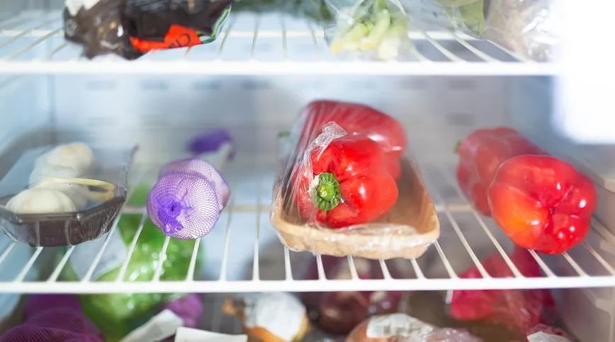 Так продукты выдерживают в холодильниках, чтобы проверить — правильно ли указаны сроки годности