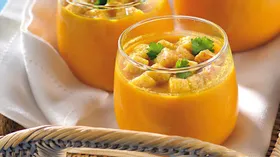Острый морковный суп с чесночными гренками