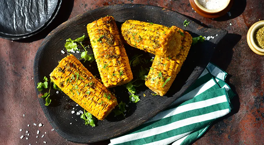 Овощи в фольге, запеченные в духовке целиком и кусочками, 12 полезных рецептов