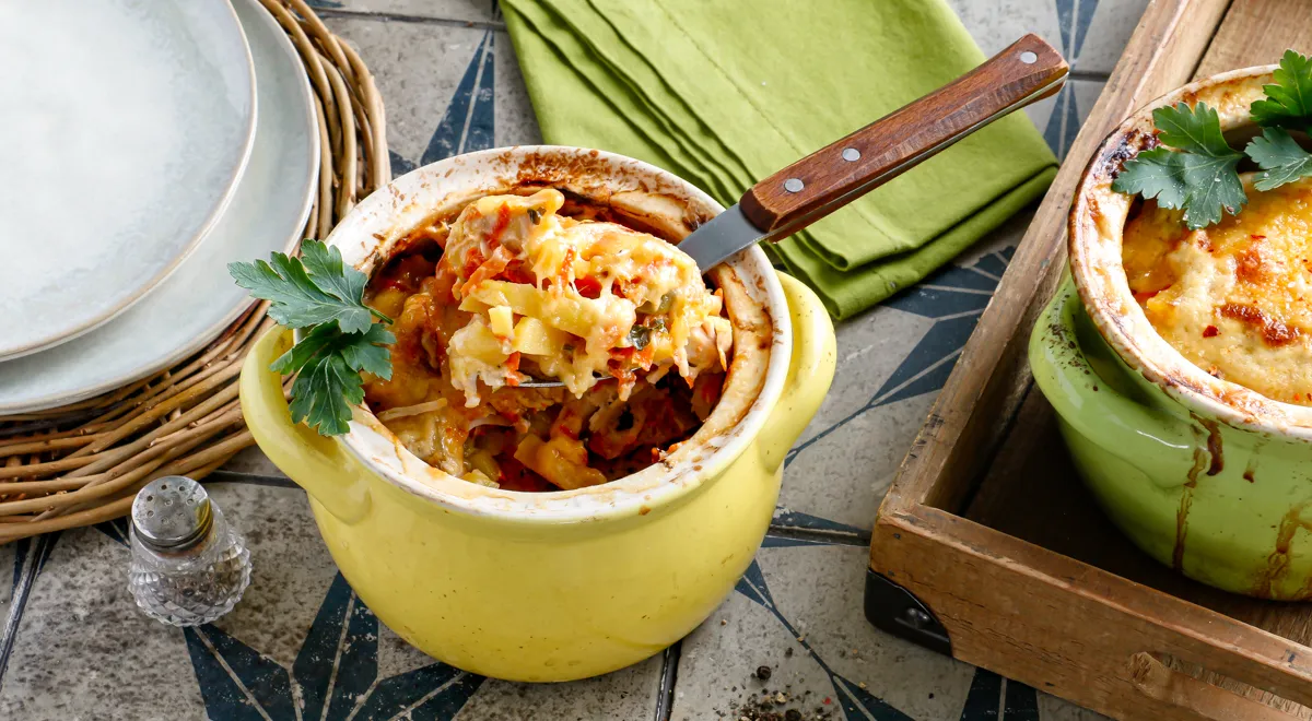 Курица с картошкой, грибами, сыром и сметаной в горшочках рецепт с фото пошагово
