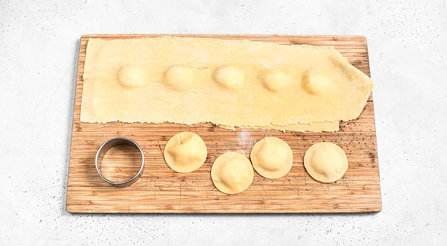 Равиоли с креветками и песто