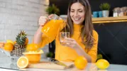 Фитнес-эксперт 30 дней подряд пила свежевыжатый сок — вот как улучшилось ее здоровье