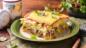 Запеканка с фаршем, картошкой и кабачками