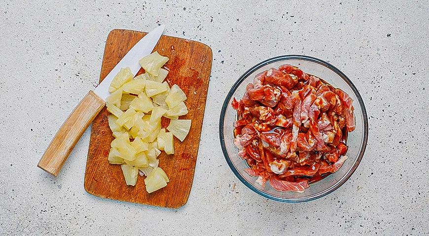 Ананасовая свинина с кокосовым рисом