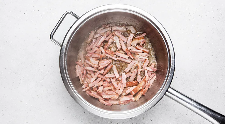 Французский луковый пирог с копченой грудинкой