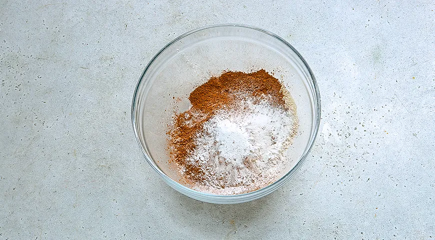 Шоколадное полено с фундуком