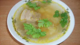 Щи с молодой капустой и копченой грудинкой
