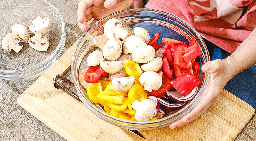 Купаты из индейки на шпажках