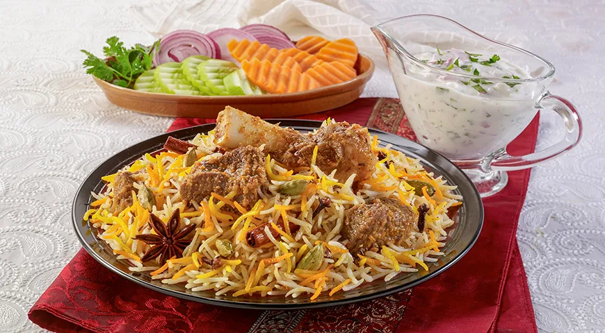 В Индии пропаренный рис — основа для бирьяни (второго горячего из риса и приправ с добавлением мяса, рыбы, яиц или овощей)