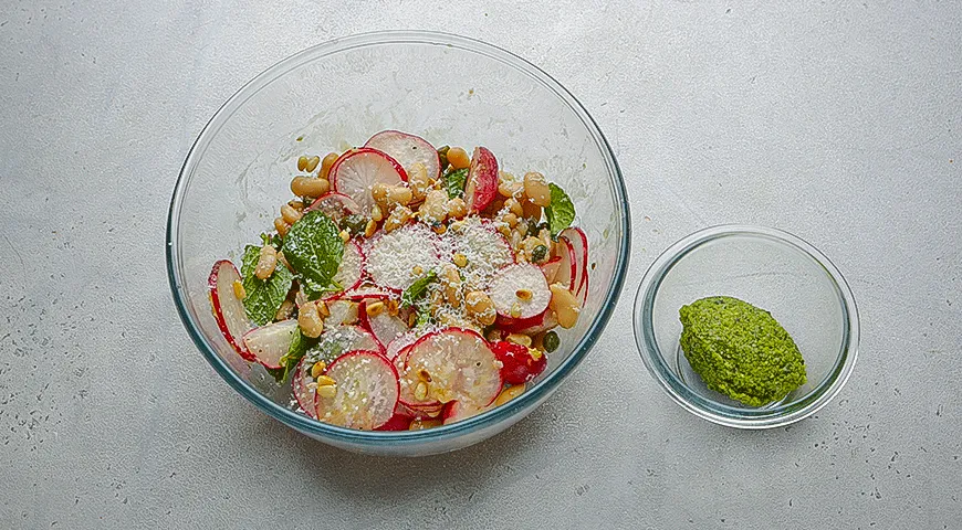 Салат из редиса с фасолью