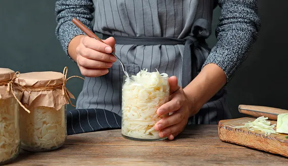 7 рецептов хрустящей маринованной капусты на зиму в банках: быстрого приготовления, со свеклой, с чесноком, с болгарским перцем