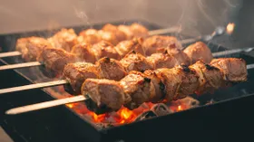 Как приготовить шашлык зимой: советы, ошибки и проверенные способы