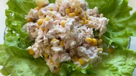 Салат с куриной грудкой и кукурузой