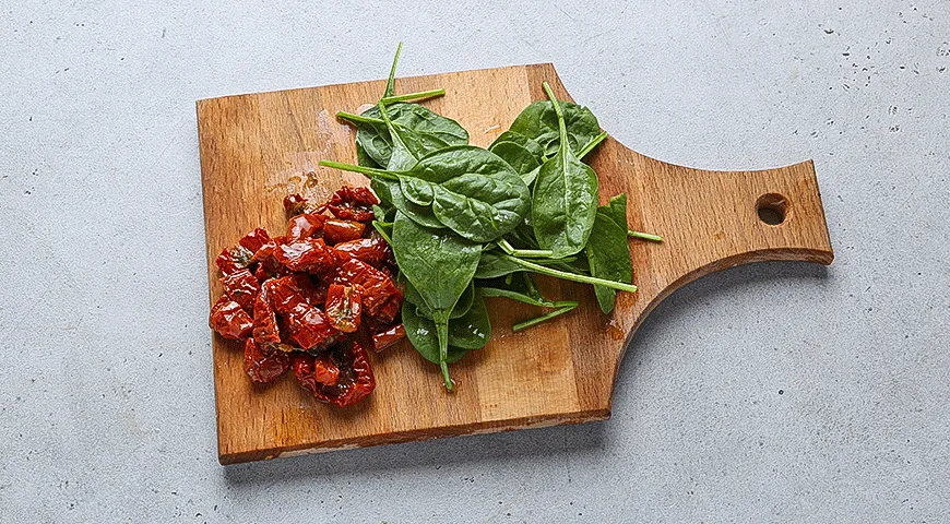 Теплый картофельный салат с колбасками